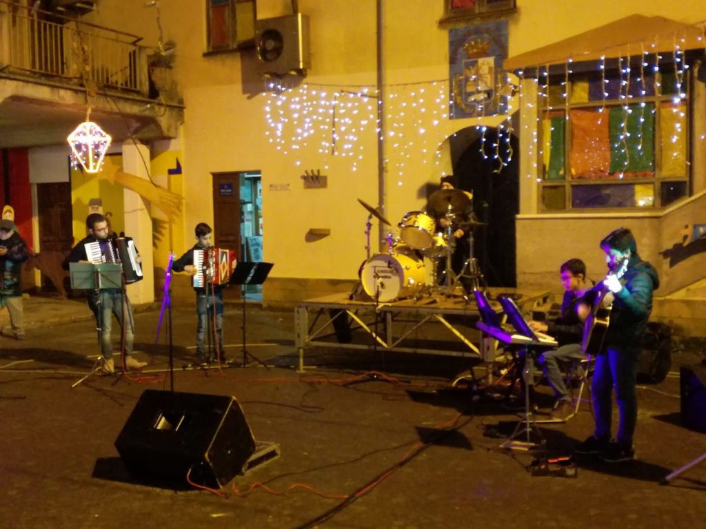 La “Cairoli Band” ai mercatini natalizi dei "Giardini Oasi" di Barcellona